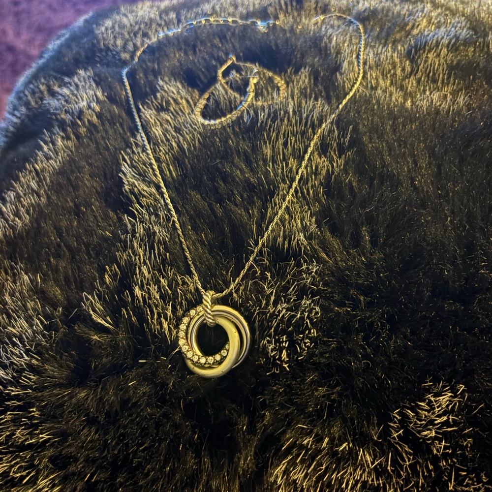 Chic Silver Circle Charm Necklace - image 3